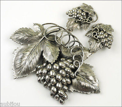 Grape brooch 2025