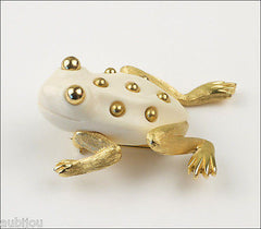 Vintage Crown Trifari Figural Light Cream Lucite Frog Toad Brooch Pin Amphibian