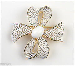 Vintage Crown Trifari White Enamel Filigree Lace Bow Ribbon Brooch Pin Cabochon
