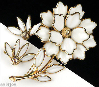 Vintage Large Crown Trifari White Poured Glass Floral Flower Brooch Pin Set 1950's