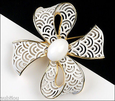 Vintage Crown Trifari White Enamel Filigree Lace Bow Ribbon Brooch Pin Cabochon